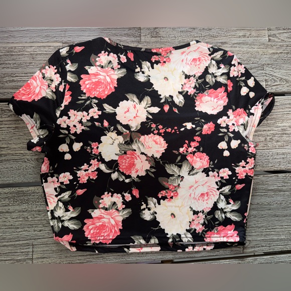 Women’s Black Floral Stretchy Crop Top, Sz LARGE - Picture 2 of 3